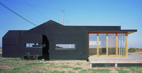 Black Rubber Beach House by Simon Conder Associates