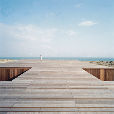 El Ray at Dungeness Beach by Simon Conder Associates