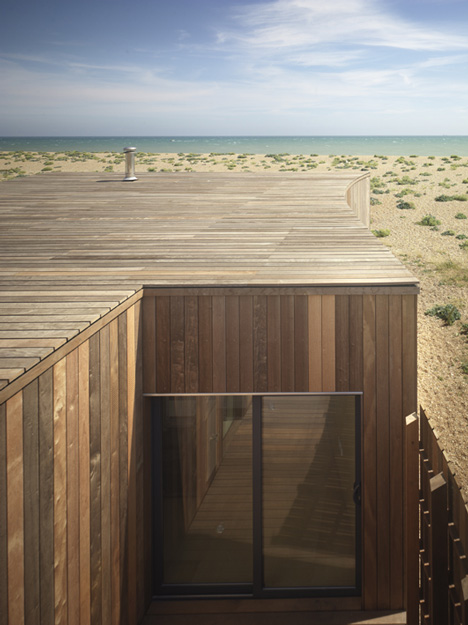 El Ray at Dungeness Beach by Simon Conder Associates