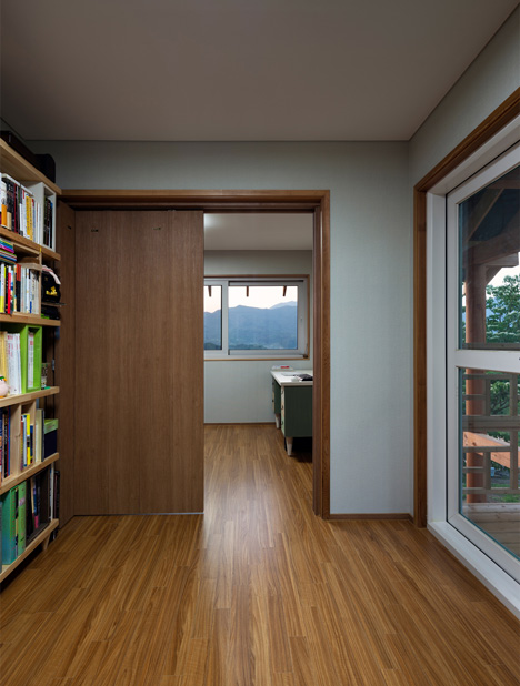 House in Geochang by studio_GAON