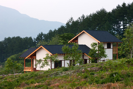 House in Geochang by studio_GAON