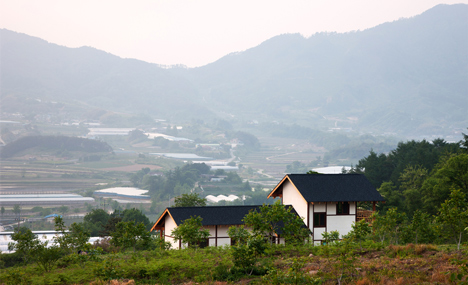 House in Geochang by studio_GAON