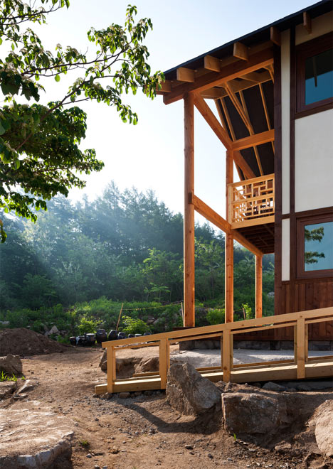 House in Geochang by studio_GAON
