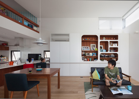 House in Ofuna by Level Architects