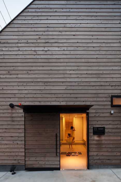 House in Ofuna by Level Architects