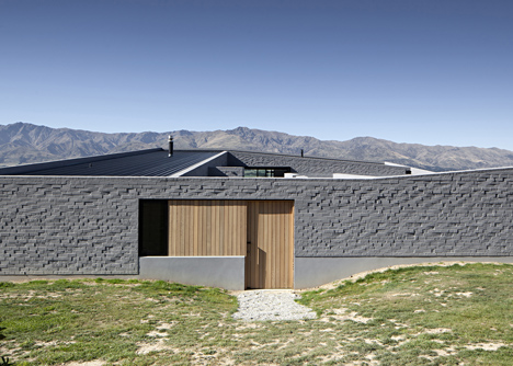 Lake Hawea Courtyard House by Glamuzina Paterson Architects