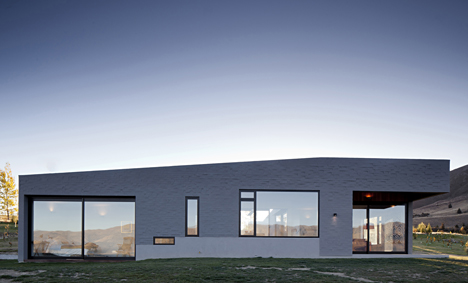 Lake Hawea Courtyard House by Glamuzina Paterson Architects