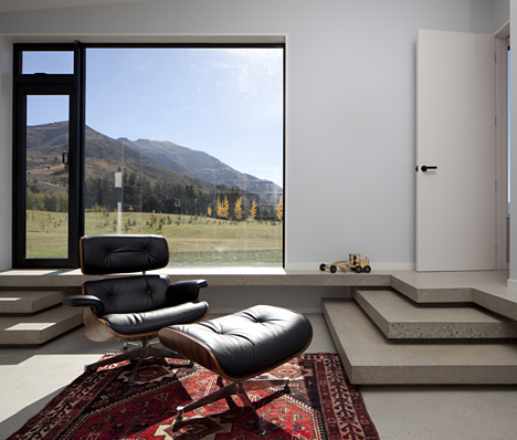 Lake Hawea Courtyard House by Glamuzina Paterson Architects
