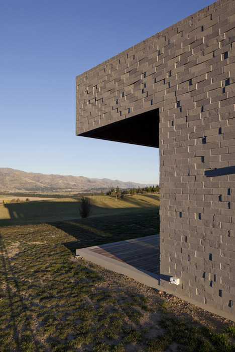 Lake Hawea Courtyard House by Glamuzina Paterson Architects