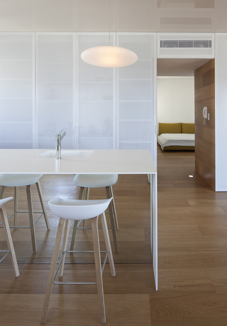 O Apartment by Paritzki & Liani Architects