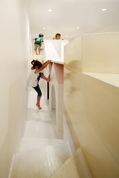 Pixy Hall by Moriyuki Ochiai Architects 