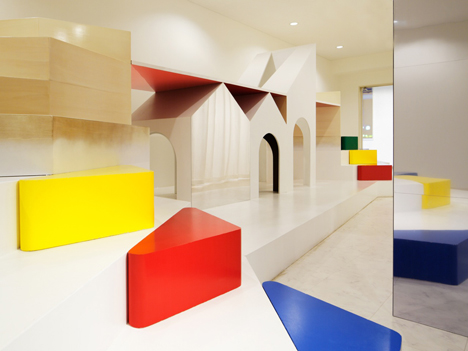 Pixy Hall by Moriyuki Ochiai Architects 