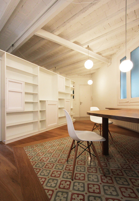 Renovation of an apartment in Barcelona by Laura Bonell Mas