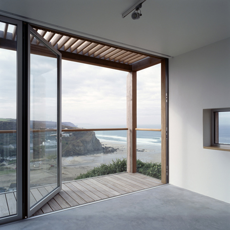 Two Passive Solar Gain Houses in Porthtowan by Simon Conder Associates