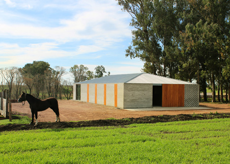 Caballeriza la Solana by Nicolas Pinto da Mota