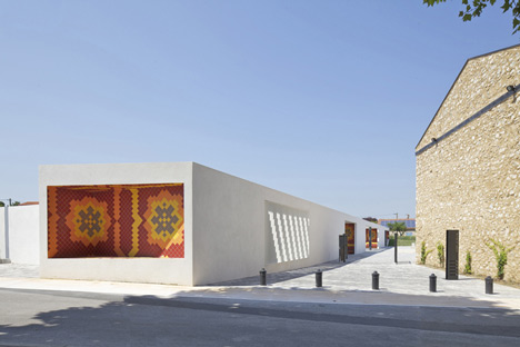 City Centre Pavilion and Main Square by Comac
