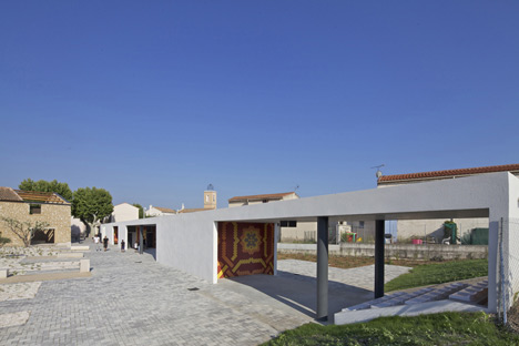 City Centre Pavilion and Main Square by Comac