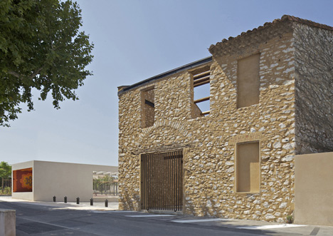 City Centre Pavilion and Main Square by Comac
