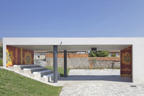 City Centre Pavilion and Main Square by Comac