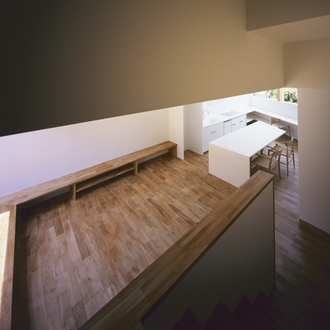 House in Kamihachiman by Horibe Associates