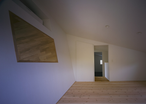 House in Kamihachiman by Horibe Associates