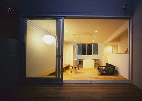 House in Kamihachiman by Horibe Associates