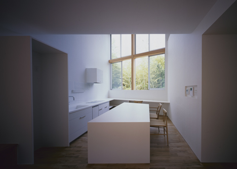 House in Kamihachiman by Horibe Associates