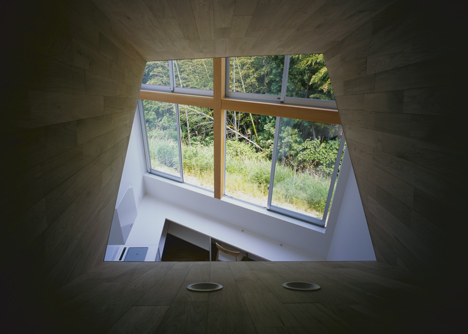 House in Kamihachiman by Horibe Associates
