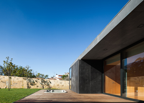 House in Mosteiro by Arquitectos Matos