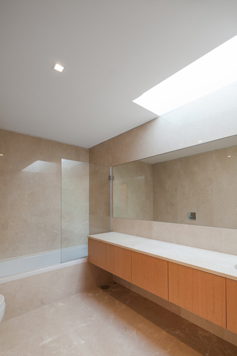 House in Mosteiro by Arquitectos Matos