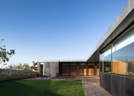 House in Mosteiro by Arquitectos Matos