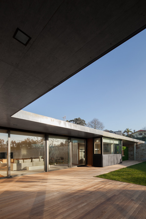 House in Mosteiro by Arquitectos Matos