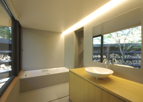 House in Oiwake by Case Design Studio