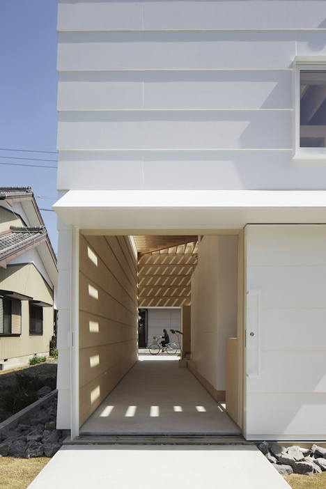 Light Walls House by mA-style architects