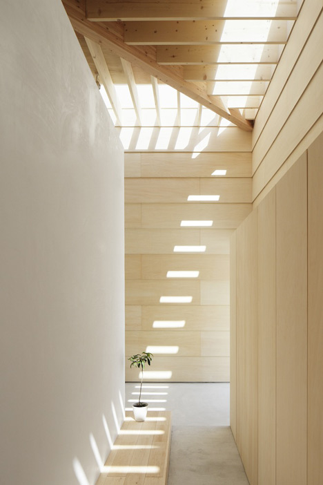 Light Walls House by mA-style architects