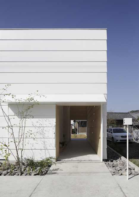 Light Walls House by mA-style architects