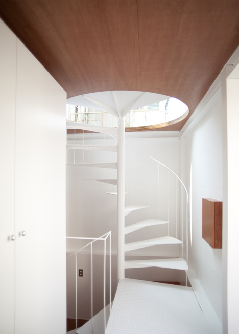 Small House by Unemori Architects