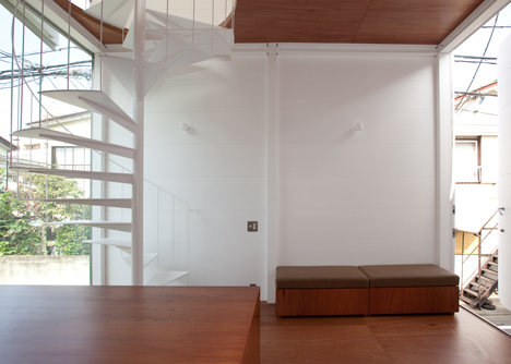 Small House by Unemori Architects