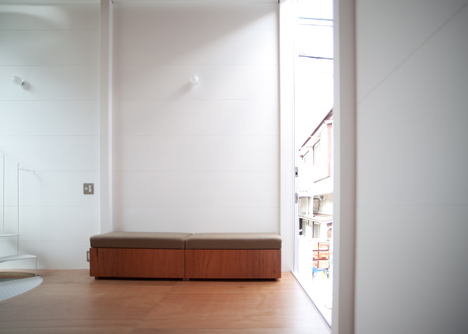 Small House by Unemori Architects