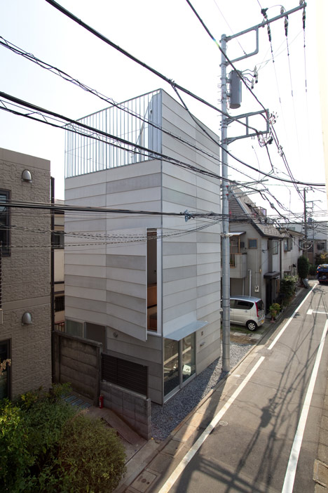 Small House by Unemori Architects