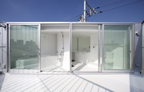 Small House by Unemori Architects