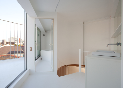 Small House by Unemori Architects