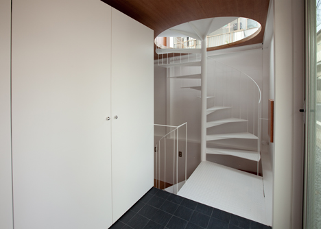 Small House by Unemori Architects