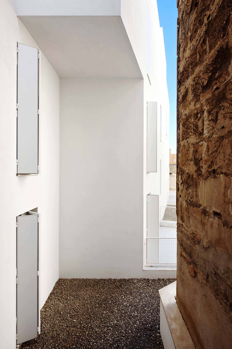 Social Housing in Palma by Ripolltizon