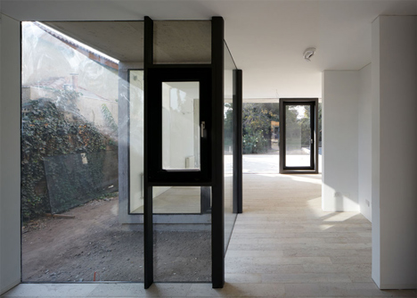 Casa La Canada by Ricardo Torrejon