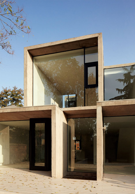 Casa La Canada by Ricardo Torrejon