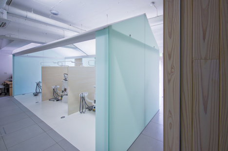 Dental Clinic in Nakayamate by Tato Architects