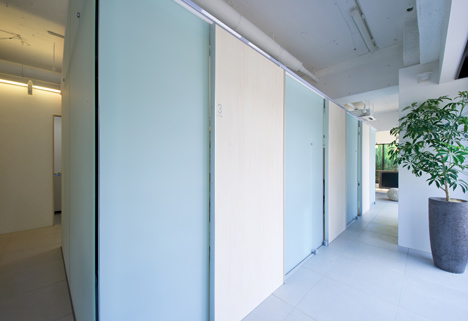 Dental Clinic in Nakayamate by Tato Architects
