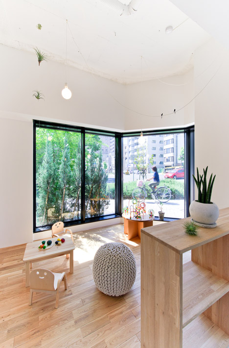 Dental Clinic in Nakayamate by Tato Architects