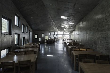 Concrete Tianzhoushan Tea House by Archiplein